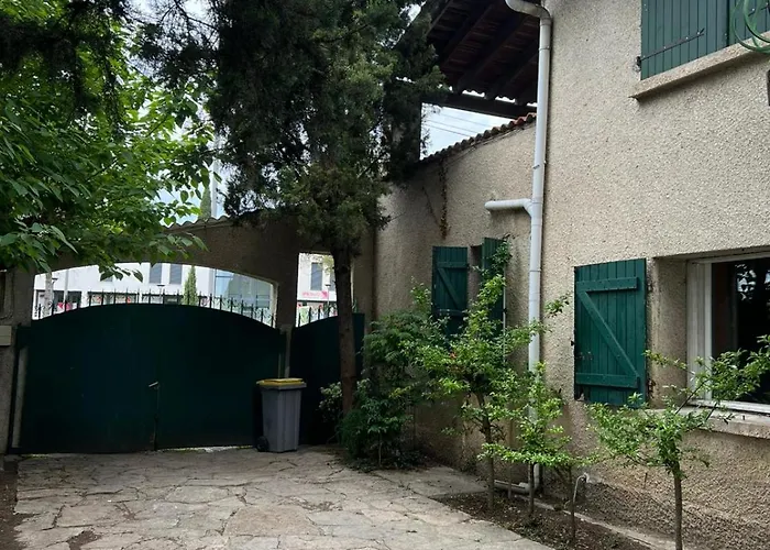 Belle En Bois Chez Antoine * Montpellier